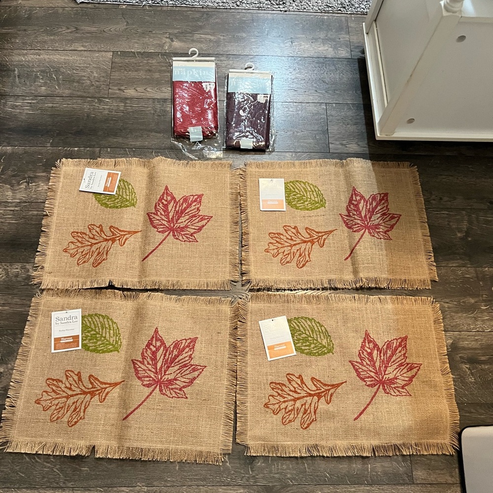 Lot of 4 Sandra Lee Burlap‎ Placements & 4 Fabric Napkins NWT